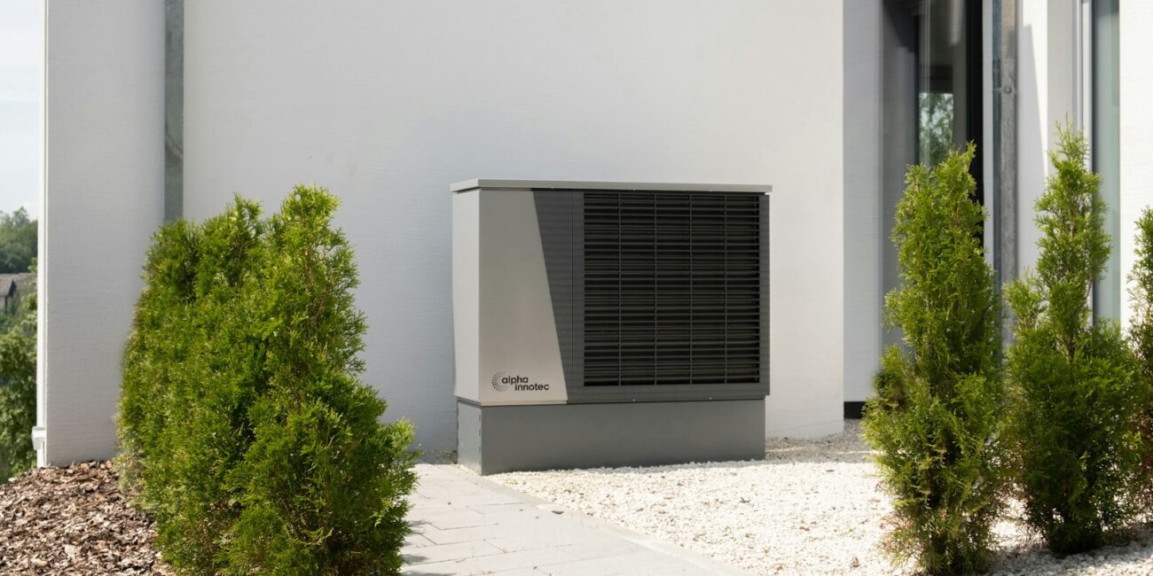 Wärmepumpe im Garten